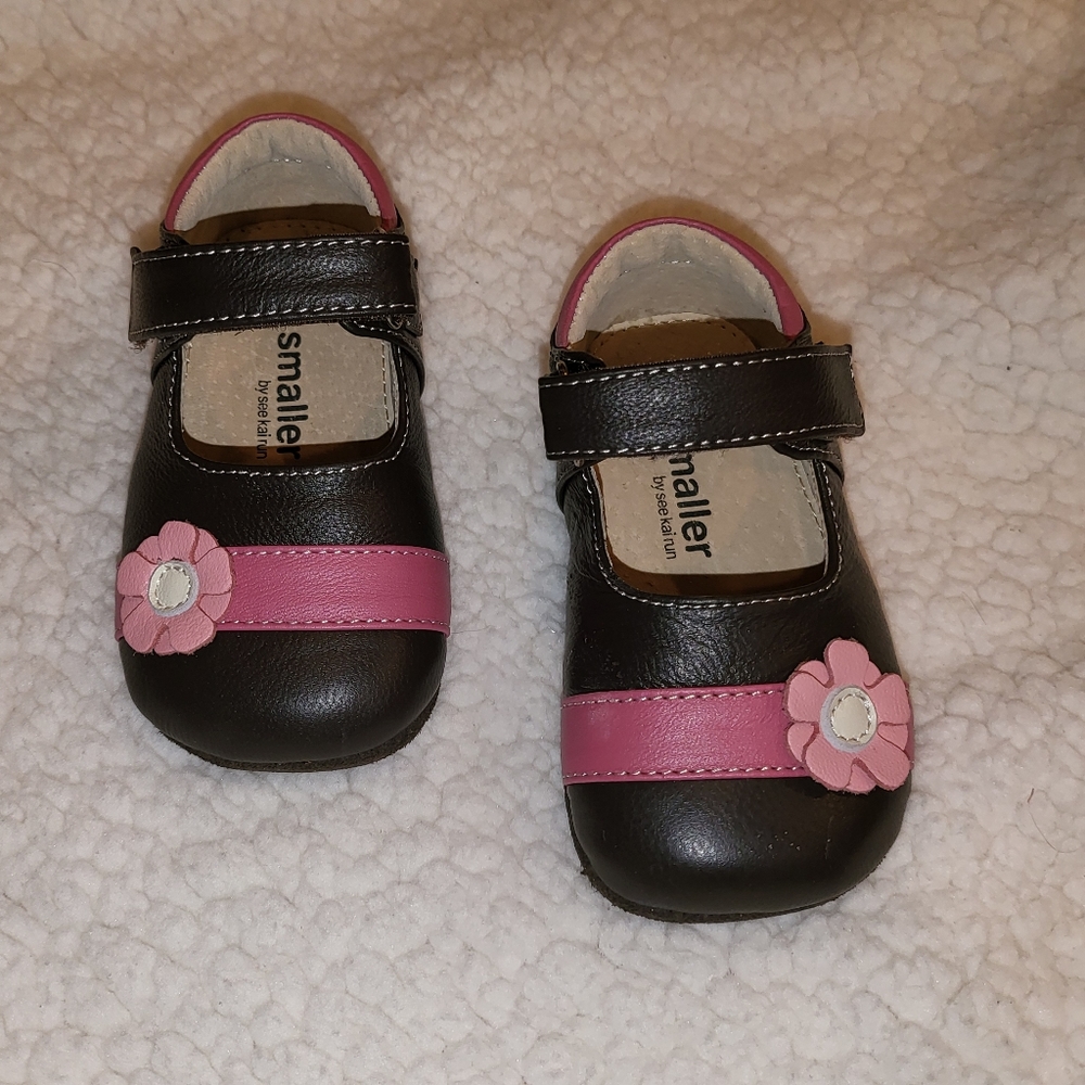See Kai Run Shoes Jill Brown Mary Jane's w/ flower 12-18 mo.
